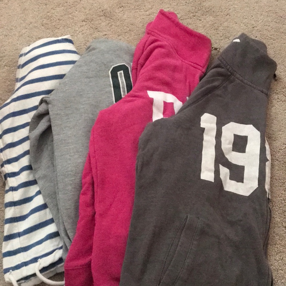 Bundle of sweatshirts!